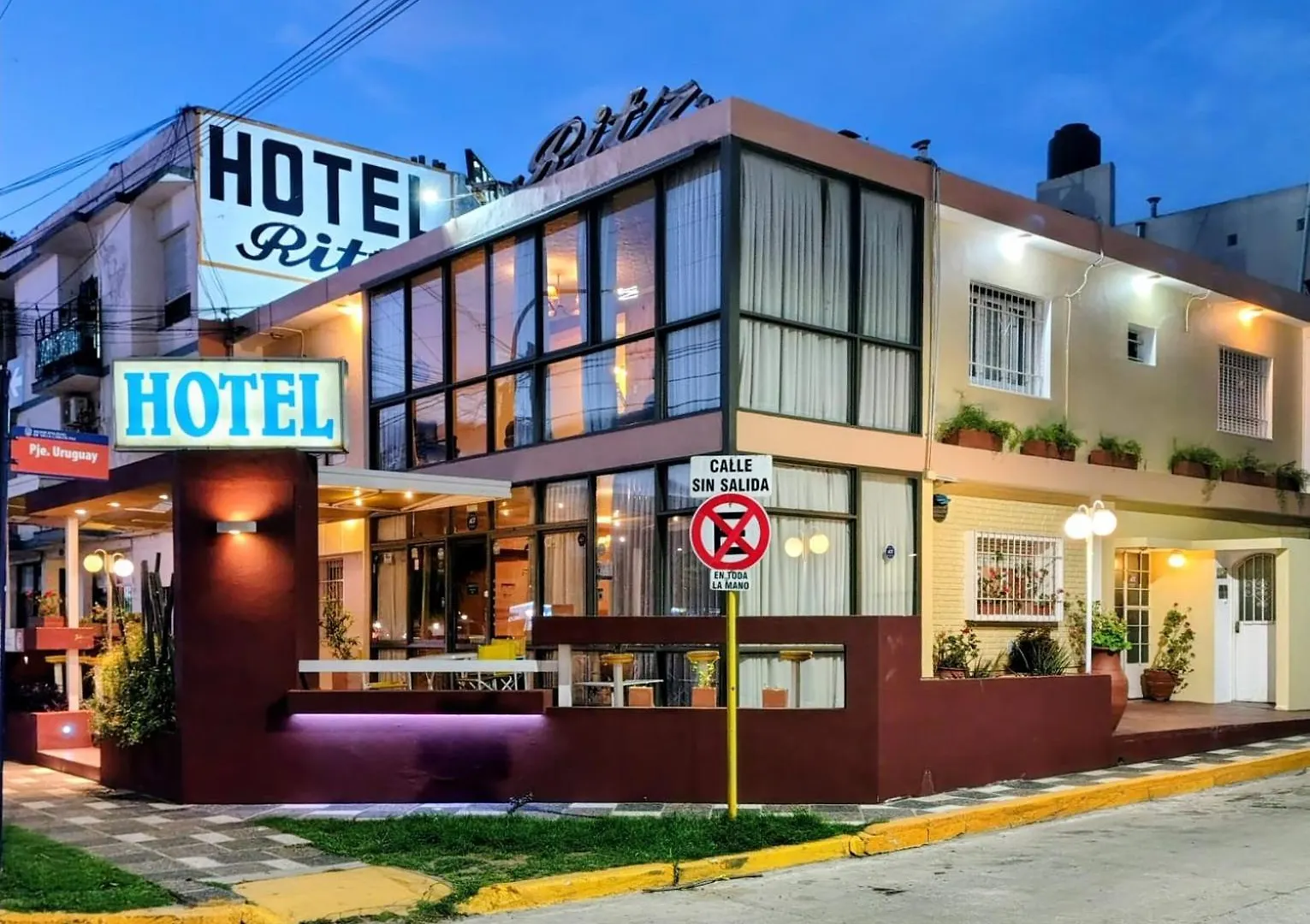 6 Hoteles Céntricos cerca del Paseo de los Artesanos que Vale Reservar