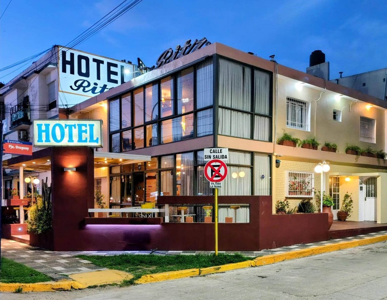 6 Hoteles Céntricos cerca del Paseo de los Artesanos que Vale Reservar